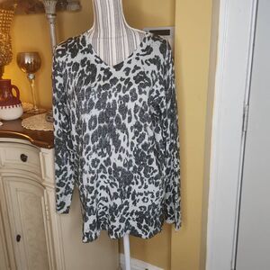 Susan Graver metallic gray animal print v neck sweater women's size M